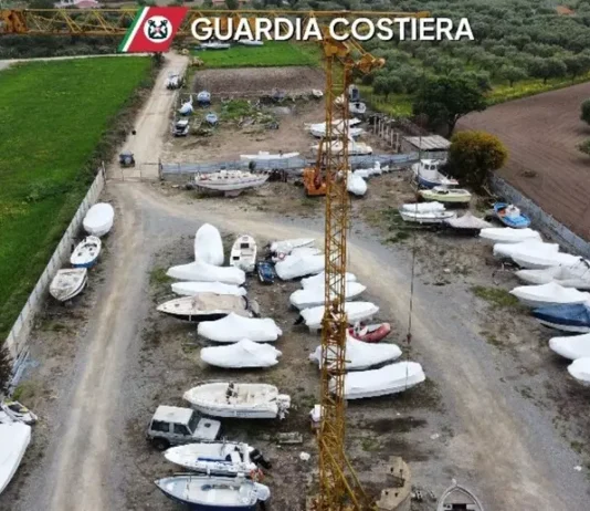 Cantiere nautico abusivo sequestrato da Guardia Costiera