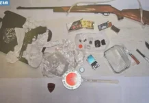 Nascondeva in un armadio droga e armi: arrestato 30enne