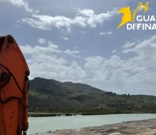 Cava abusiva di inerti scoperta e sequestrata da Guardia di Finanza