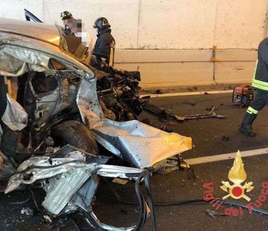 Incidente su Ss 106 – auto si schianta in galleria: una vittima