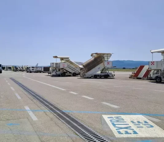 Rintracciati gli altri due passeggeri marocchini fuggiti da aereo dopo atterraggio emergenza. Hanno richiesto protezione internazionale