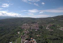 Manifestazione a Seminara – la madre della ragazza stuprata: “Prima di tale momento, non vi è stata alcuna azione significativa da parte del primo cittadino e dell’intera Amministrazione “ Seminara - vista aerea