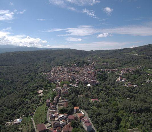 Ragazza violentata a Seminara – la famiglia lascia il paese Seminara - vista aerea