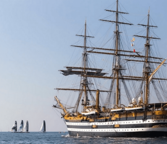 La Amerigo Vespucci apre le porte ai visitatori in Calabria Amerigo Vespucci Marina Militare