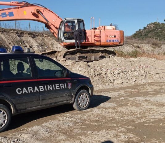 Sorpresi a prelevare materiale inerte dal fiume: tre arresti