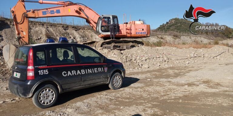 Sorpresi a prelevare materiale inerte dal fiume: tre arresti