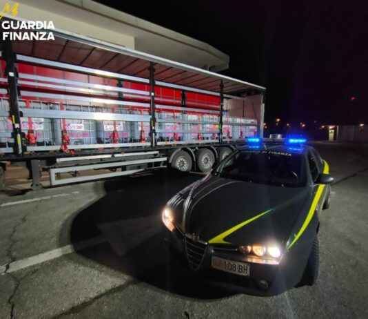 Guardia di Finanza sequestra 120mila litri alcol etilico spacciato per disinfettante