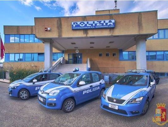Aggressione al vicino di casa – tre persone arrestate