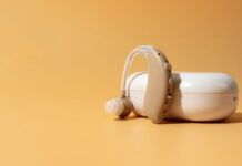 Apparecchi Acustici di Ultima Generazione: Un Mondo di Suoni Nitidi e Connessioni Intelligenti nel Mercato Italiano