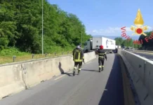 Scontro tra minibus e tir: sei feriti