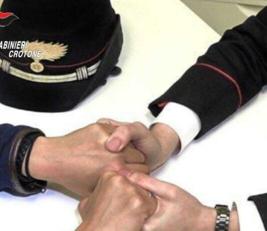 Grave episodio di violenza domestica- minacce di morte e violenze alla moglie: arrestato