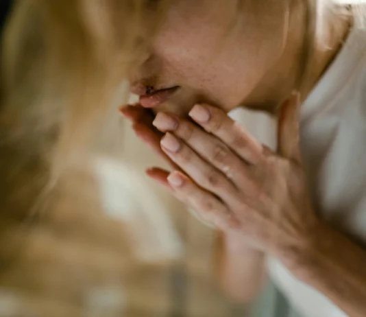 Molestie e minacce di morte alla moglie e alla figlia – divieto di avvicinamento per 55enne Violenza Donna