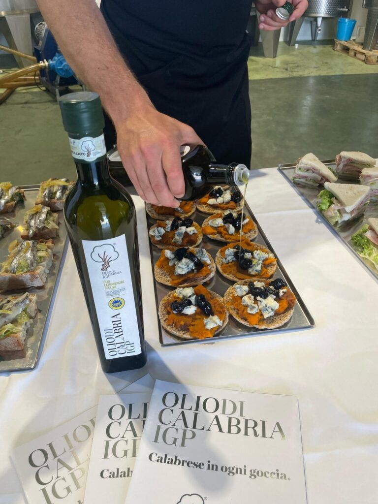 Nuovo appuntamento con “I giorni dell’olio” con tappa a Cassano (cs) da Brogna
