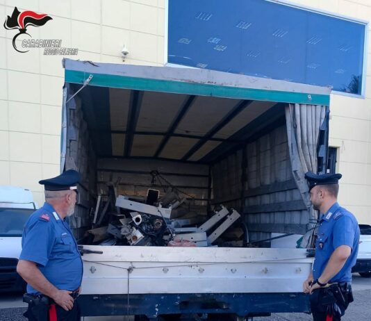 Tentano di rubare guardrail su strada statale – due persone denunciate