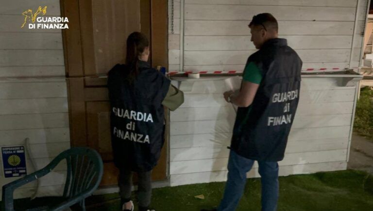 Chiosco bar abusivo in area sottoposta a vincolo paesaggistico – denunciato proprietario