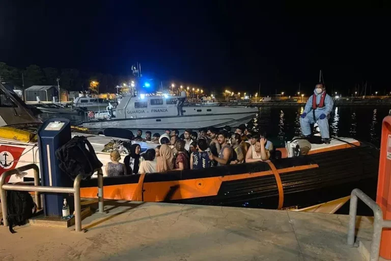 Calabria – doppio sbarco migranti nella notte