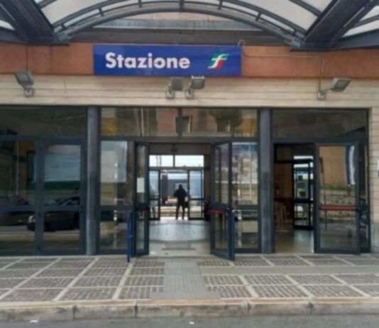 Rosarno – lavori riqualificazione stazione, il Sindaco: “La nostra comunità merita infrastrutture all’altezza del suo ruolo strategico”