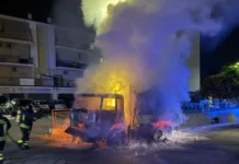 In fiamme mezzo autospurgo – indagini in corso