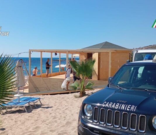 Controlli congiunti tra Carabinieri e Capitaneria di Porto in attività commerciali e lidi balneari. Sanzioni per circa 5000€.