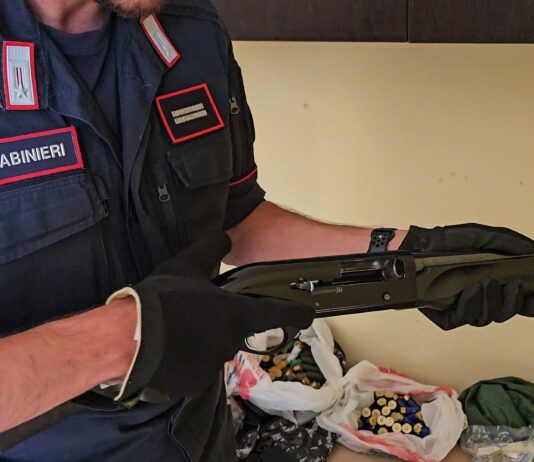 Controllo straordinario del territorio: sequestrate droghe e armi nascoste in auto abbandonate