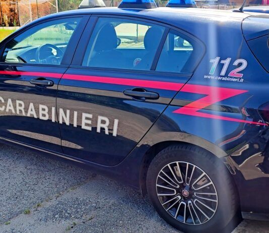 Gioia Tauro – sorpreso mentre brucia rifiuti in spiaggia: denunciato