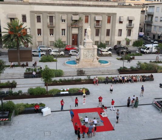 L’arte madonnara incanta Reggio Calabria: grande successo per l’anteprima del “Concorso Internazionale dei Madonnari – Città di Taurianova”