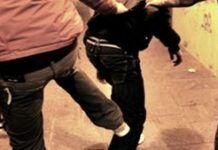 Accoltellato mentre tenta di sedare lite tra minorenni