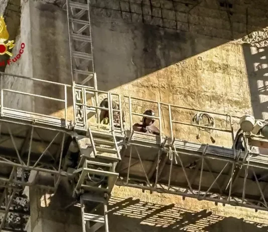 Operai bloccati su piattaforme sospese- intervento dei Vigili del fuoco sul viadotto “Friddizza”