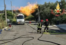 Perdita GPL da autocisterna sulla Ss 106 – intervento dei Vigili del fuoco