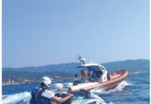 Controlli nelle acque della provincia reggina per garantire la sicurezza della balneazione e della navigazione: sanzioni e tre moto d’acqua sequestrate