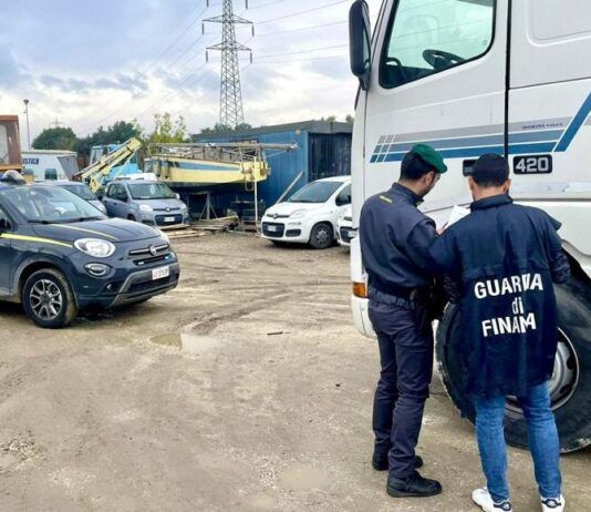 Appropriazione indebita ai danni di una azienda di noleggio: 16 automezzi pesanti sequestrati
