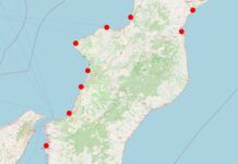 Mare calabrese sotto assedio: depurazione carente e foci dei fiumi trasformate in scarichi – preoccupante il bilancio di Goletta Verde 2025