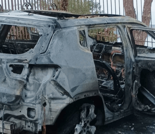 Auto del sindaco di San Nicola Arcella distrutta da un incendio: indagini in corso San Nicola Arcella Auto sindaco incendiio