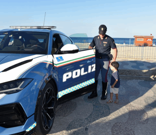 La Polizia di Stato intensifica i controlli nelle mete turistiche del Capoluogo e della Provincia e chiude un ristorante Polizia di Stato - Lamborgini Urus