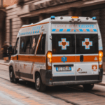 Tragedia a scuola: muore una ragazzina di 12 anni dopo una caduta nel vuoto Ambulanza Sanità