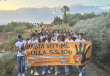 Corigliano-Rossano ricorda Gaetano Ruffo: oltre mille fiaccole accese per non dimenticare Basta Vittime SS106