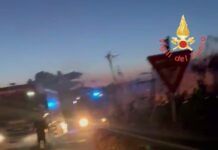 Incendio all’ex zuccherificio di Lamezia Terme: in fiamme 10 ettari di vegetazione, nessun disagio alla circolazione ferroviaria