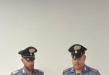 Inseguimento ad alta velocità su Ss 106 – un kg di marijuana lanciato dal finestrino: un arresto e una denuncia