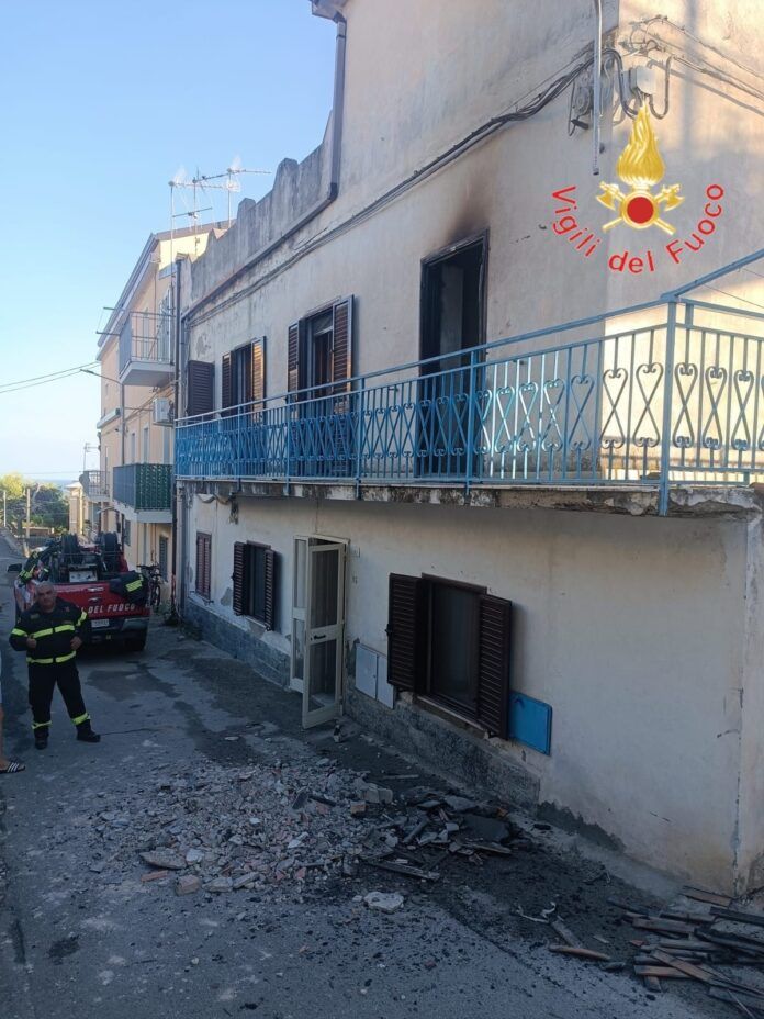 Vigili del Fuoco - Incendio Casa - Sellia Marina - (CZ)