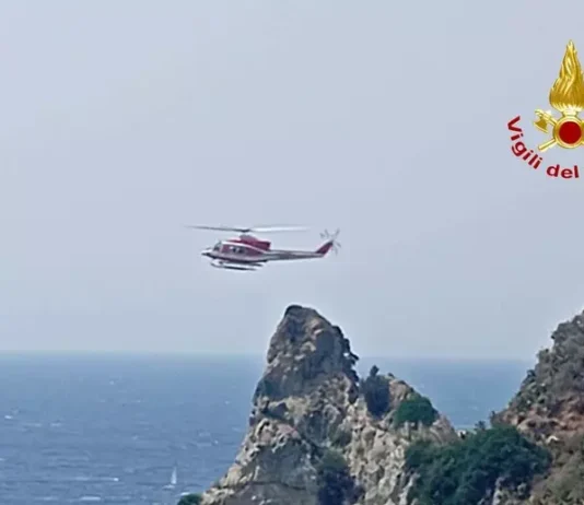 Turisti bloccati sulla scogliera di Capo Vaticano Vigili del Fuoco - Elicottero - Capo Vaticano