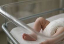 Calabria, partorisce sulla spiaggia e lascia la neonata in ospedale