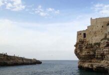 Tragico incidente in vacanza: 23enne muore dopo un tuffo dalla scogliera