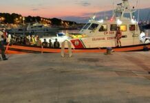 Nuovo sbarco migranti a Roccella. Arrivati in 30: presenti anche minori non accompagnati Guardia Costiera - Sbarco