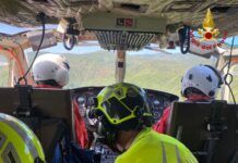 Turisti dispersi nei boschi delle Serre – recuperati da Vigili del Fuoco (VIDEO) Vigili del Fuoco - Elicottero