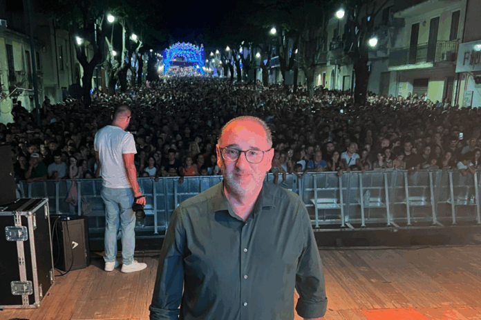 Sindaco Cittanova Domenico Antico sul palco della XXIV Festa Nazionale dello Stocco