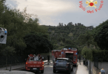 Incendio a Catanzaro, villette a schiera in fiamme nel quartiere S. Maria Vigili del Fuoco Catanzaro