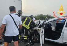 Statale 106, Vigili del Fuoco in azione per incidente: coinvolta anche una famiglia con due bambini Vigili del Fuoco - Incidente SS106