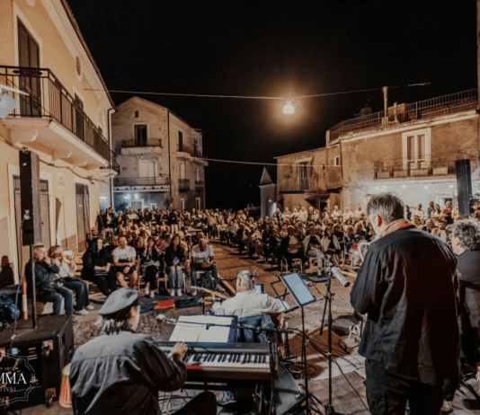 Salgemma Lungro Festival 2025: tra musica, arte e territorio, un’edizione di successo sotto le stelle del Pollino Salgemma Lungro Festival 2025 - Intorno a Pino Daniele