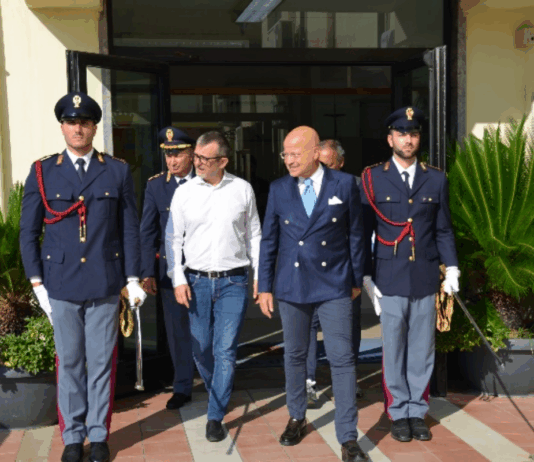 Criminalità, bullismo e violenza di genere: Delmastro elogia l’impegno della Questura di Crotone Sottosegretario alla Giustizia Andrea Delmastro Delle Vedove - Questura di Crotone