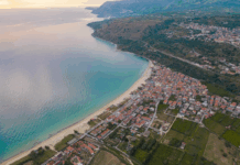 Nicotera – esclusa intossicazione alimentare per ospiti del villaggio. La causa dei malori è stata l’acqua Nicotera (VV) - Veduta aerea